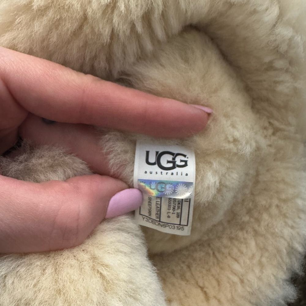 UGG Women’s Boots 1873 Bailey Triple Button Suede Size 7. - Picture 5 of 9